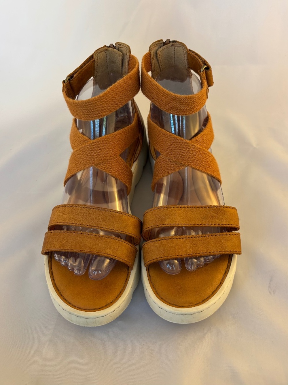 Born sandals